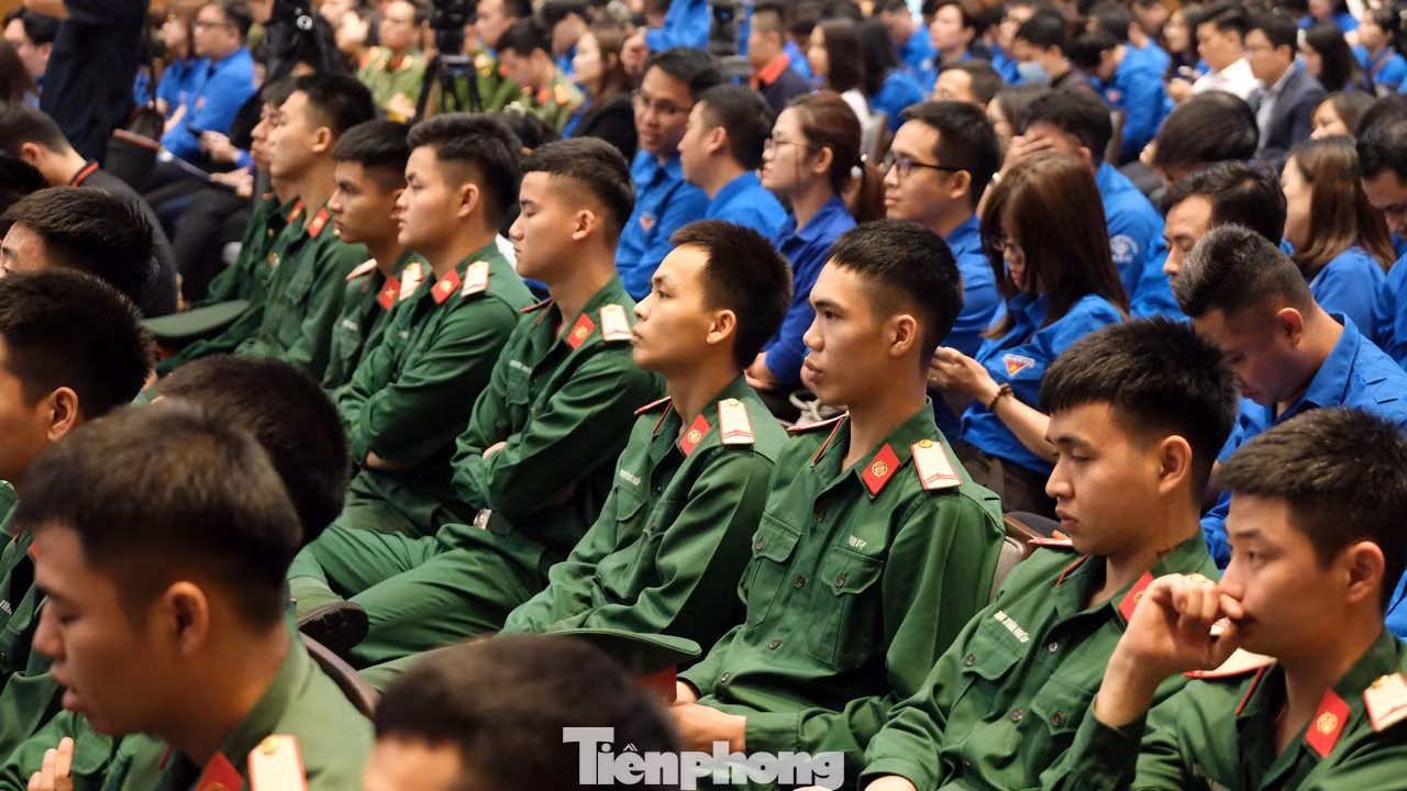 400 đại biểu thanh niên, đại diện cho hơn 23 triệu thanh niên cả nước tham dự trực tiếp cuộc đối thoại.