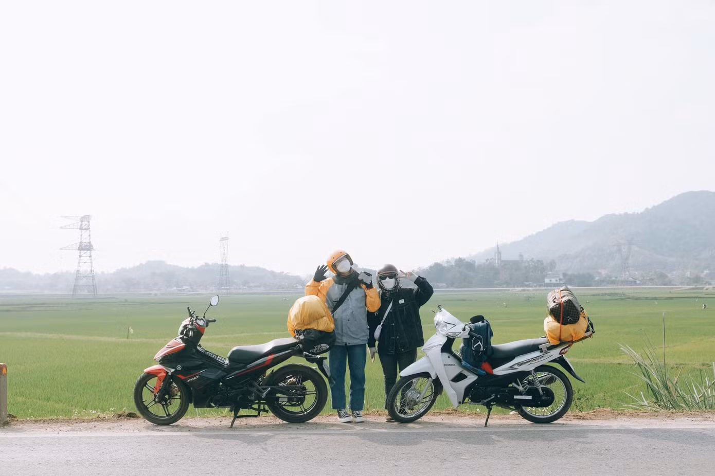 "Hơn cả một hành trình đi qua, chuyến đi ấy là một quá trình, quá trình cố gắng nỗ lực không ngừng của bản thân, cố gắng chinh phục những điều mình mong ước, mình biết thêm những câu chuyện, trải qua những cảm xúc chưa từng trải qua, gặp gỡ thêm nhiều người trên dải đất chữ S... Chúng mình 3 con người - 2 chiếc xe máy rong ruổi khắp mảnh đất Việt Nam", Trang Phạm kể.