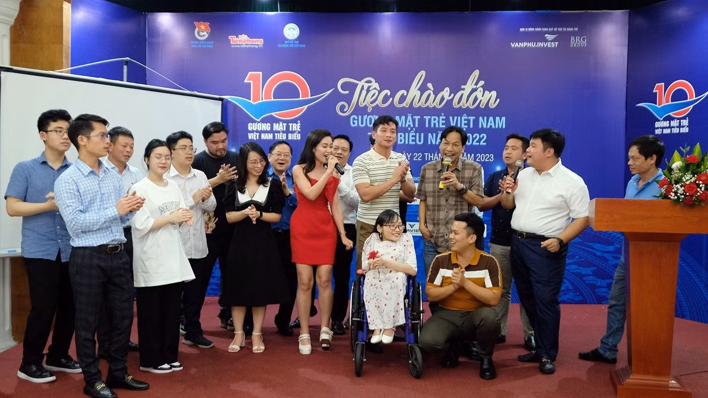 Các gương mặt trẻ giao lưu khép lại buổi Gala gặp gỡ.
