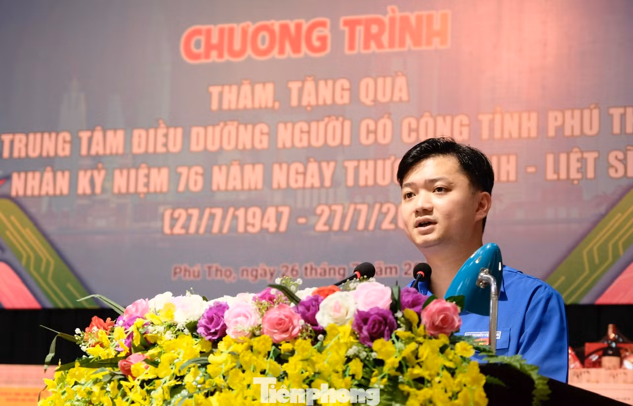 Anh Nguyễn Minh Triết – Bí thư T.Ư Đoàn, Chủ tịch T.Ư Hội Sinh viên Việt Nam, chia sẻ tại chương trình. Ảnh: CHÂU LINH