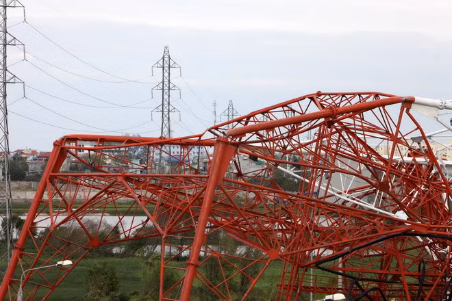 Vết gãy như một nhát cắt 
