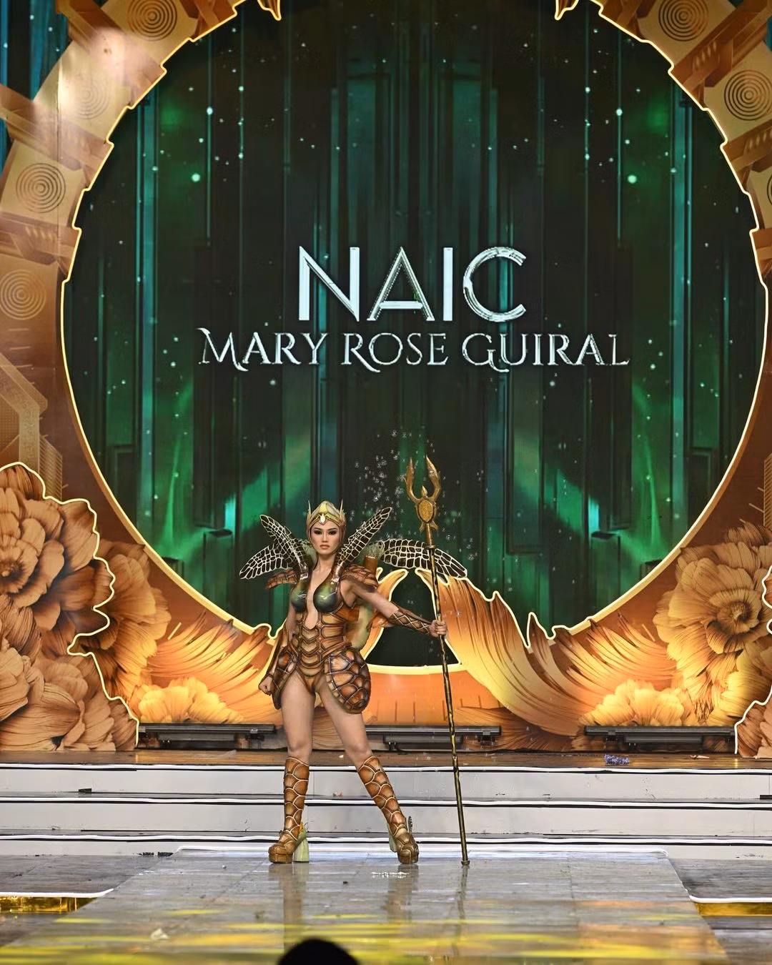 Người đẹp Mary Rose - đại diện tỉnh Naic bị ngất xỉu trên sân khấu sau màn trình diễn trang phục dân tộc.