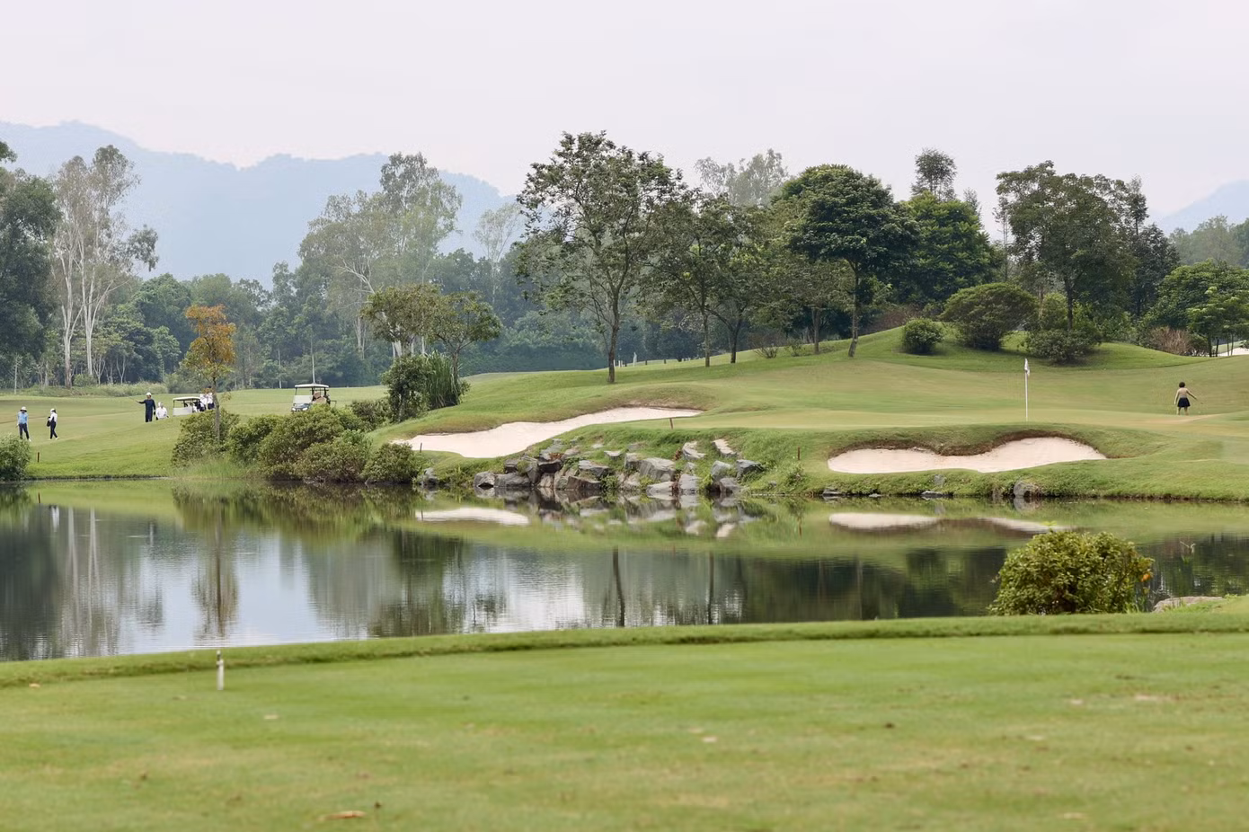 Theo Phó Giám đốc Khối Phát triển kinh doanh Golf - Tập đoàn BRG, Mr. Evans Caroll Mahoney, địa hình phức tạp của Kings Course khiến đây là sân nhiều thử thách nhất ở BRG Kings' Island Golf Resort. Theo Phó Giám đốc Khối Phát triển kinh doanh Golf - Tập đoàn BRG, Mr. Evans Caroll Mahoney, địa hình phức tạp của Kings Course khiến đây là sân nhiều thử thách nhất ở BRG Kings' Island Golf Resort.