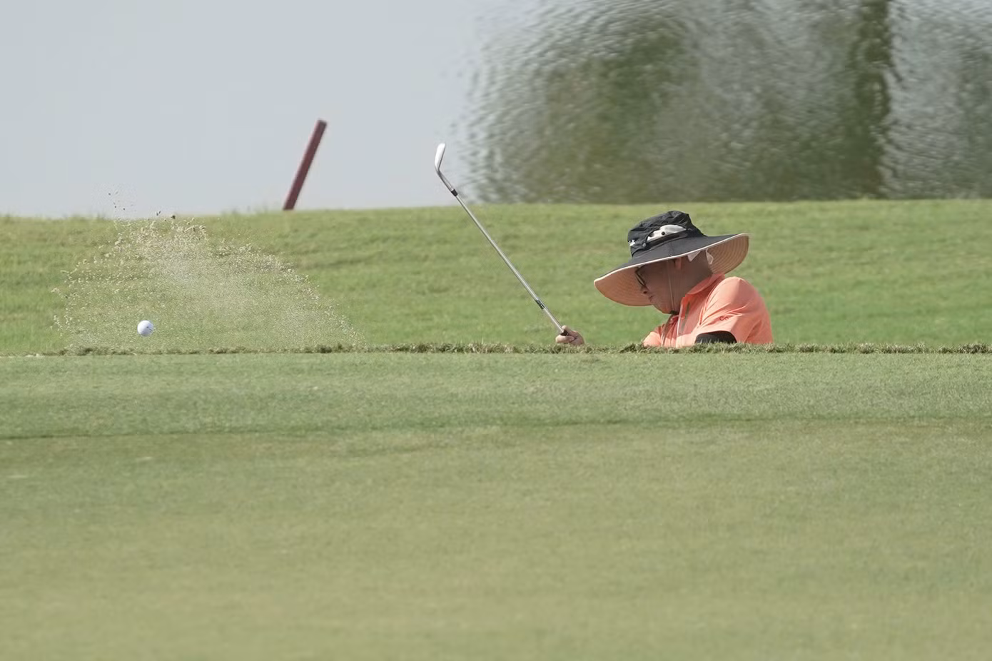 Nếu cú swing không đủ tốt, thay vì hy vọng vào một cú HIO, các golfer rơi vào tình thế bất lợi, buộc phải sửa sai để đưa bóng tới green.