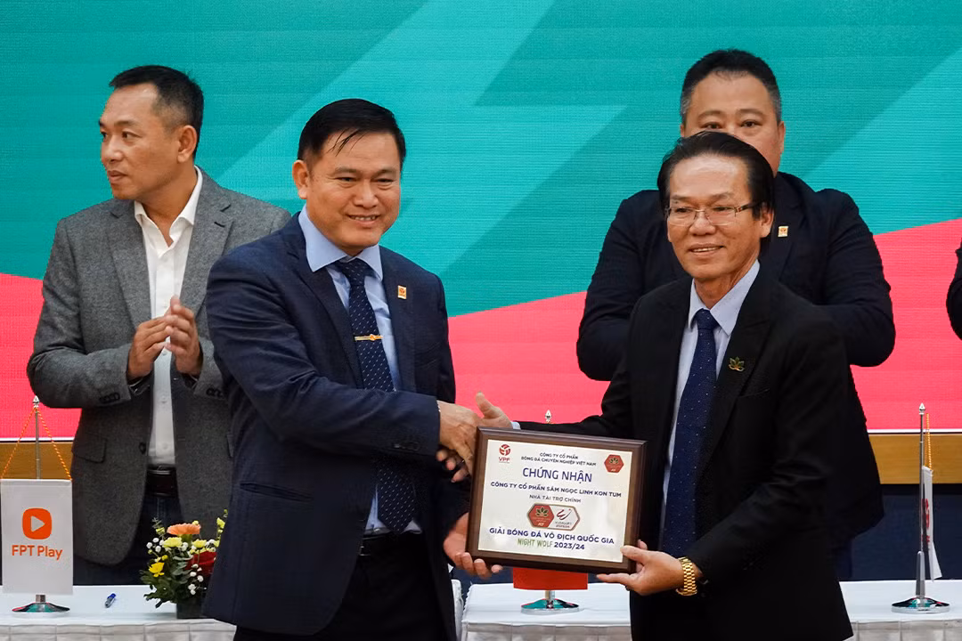 Công ty Cổ phần Sâm Ngọc Linh Kon Tum năm thứ ba liên tiếp tài trợ V-League. Công ty Cổ phần Sâm Ngọc Linh Kon Tum năm thứ ba liên tiếp tài trợ V-League.