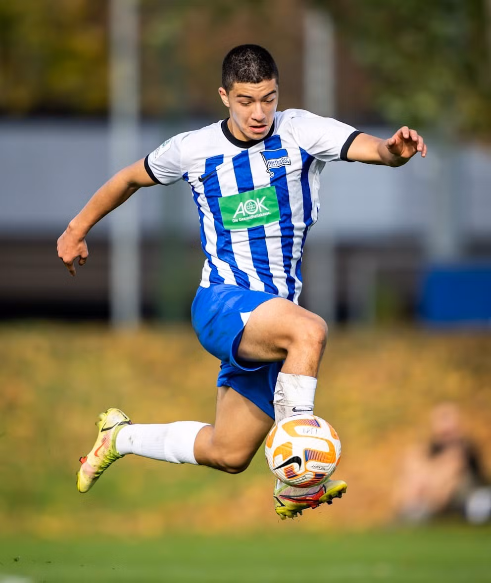 "Tài năng lớn nhất" và "Viên ngọc của Hertha" là những mỹ từ báo chí Đức dành cho Maza.