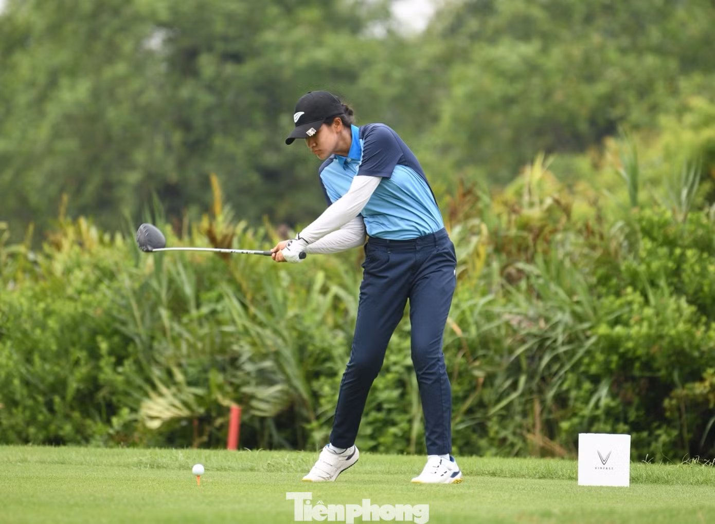 Thành tích này giúp cô duy trì tổng điểm -2 đã tạo dựng ở ngày thi đấu đầu tiên, giữ khoảng cách 4 gậy so với người đứng sau Lê Chúc An (hoàn thành ngày thứ hai với 146 gậy + 2).