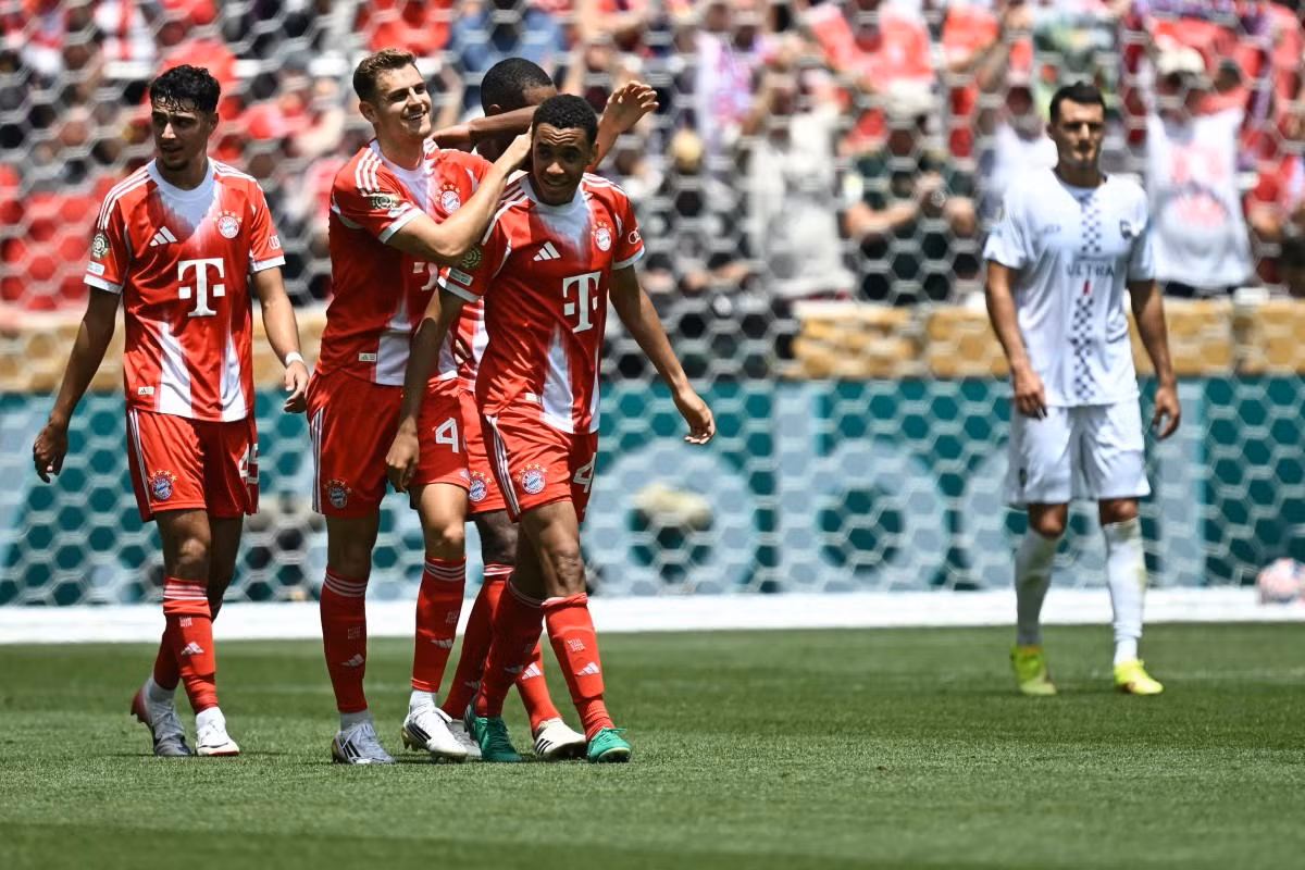 Bayern khiến mộng đẹp của Auckland City tan vỡ với thất bại tan nát 0-10. Bayern khiến mộng đẹp của Auckland City tan vỡ với thất bại tan nát 0-10.
