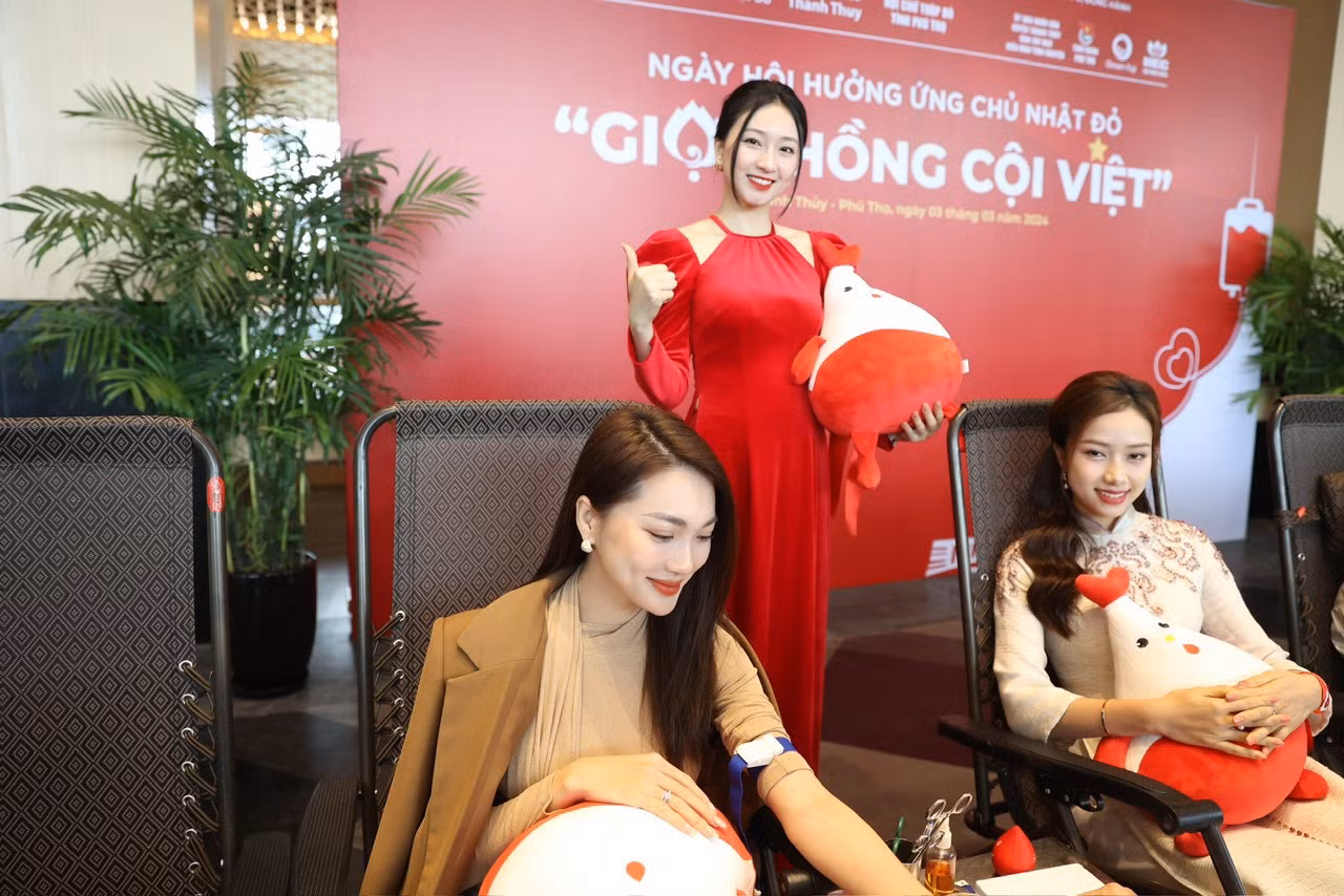 "Sau khi rủ các hoa hậu, người đẹp khác cùng tham gia hiến máu, tôi háo hức đến nỗi mất ngủ, chỉ chờ đến hôm nay để bước đến bàn đăng ký”, Người đẹp Ngọc Mai chia sẻ.