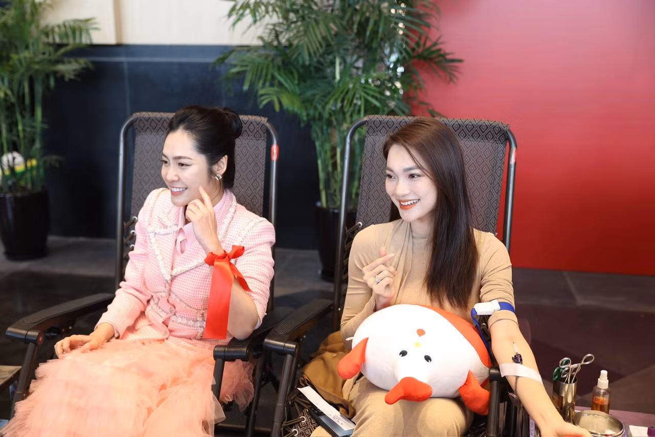 Có thể thấy sức lan tỏa rất lớn của Chủ Nhật Đỏ khi các đại sứ của chương trình, là dàn hoa hậu, người đẹp cũng hưởng ứng, thể hiện trách nhiệm với cộng đồng bằng nghĩa cử cao đẹp.