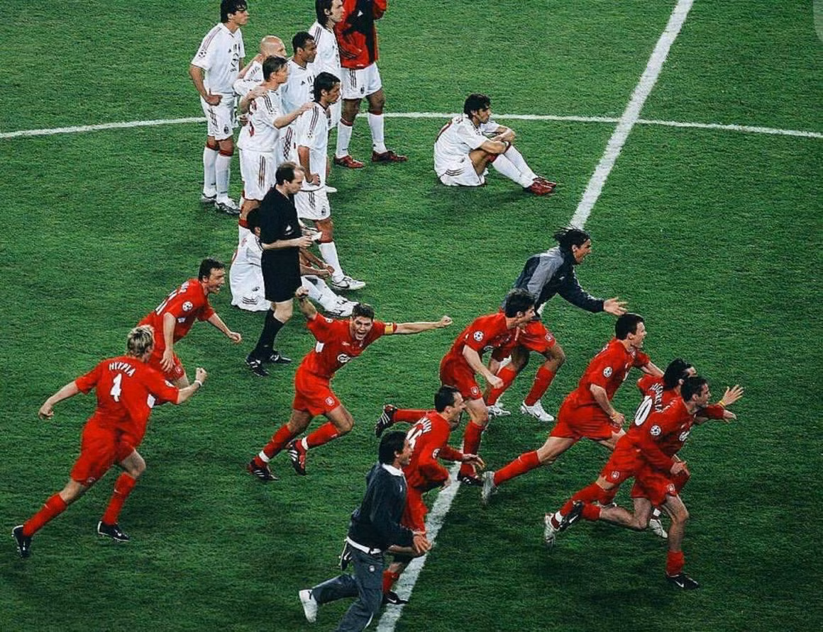 Hai thái cực trái ngược sau loạt sút luân lưu trận chung kết năm 2005. (Ảnh: Getty Images) Hai thái cực trái ngược sau loạt sút luân lưu trận chung kết năm 2005. (Ảnh: Getty Images)
