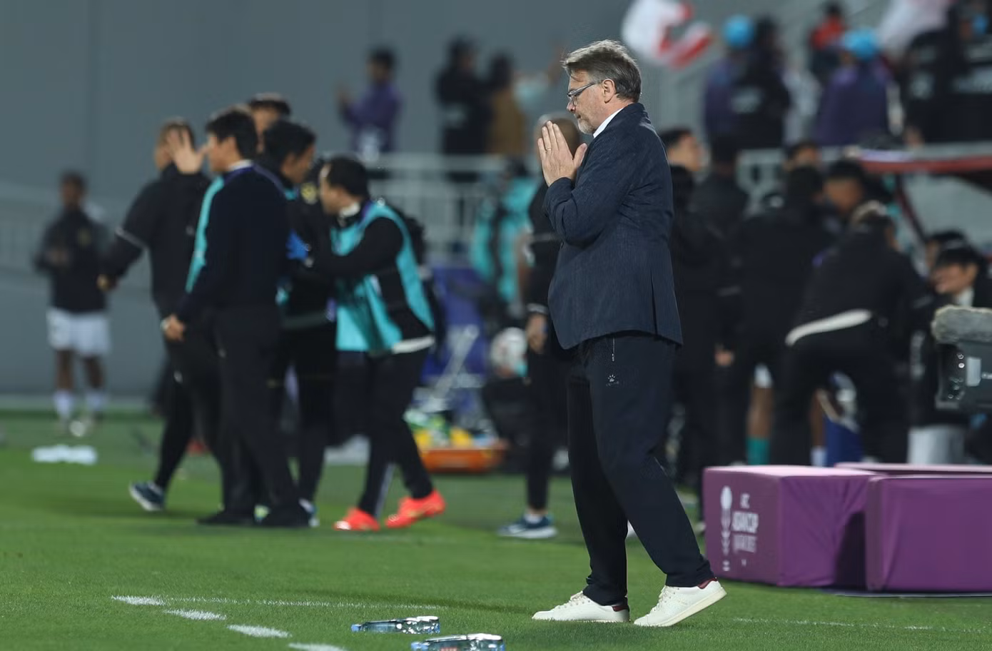 "Chúng ta nên kiên nhẫn, đồng thời ngừng so sánh với thời ông Park, ngừng chỉ trích ông Troussier", BLV Trương Anh Ngọc nói.