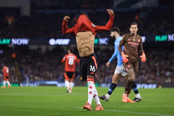 Amad Diallo bùng nổ, MU ngược dòng đánh bại Man City ngay tại Etihad ảnh 22