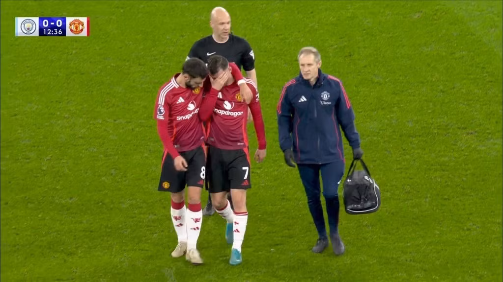 Amad Diallo bùng nổ, MU ngược dòng đánh bại Man City ngay tại Etihad ảnh 10