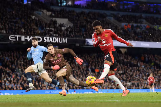 Amad Diallo bùng nổ, MU ngược dòng đánh bại Man City ngay tại Etihad ảnh 27
