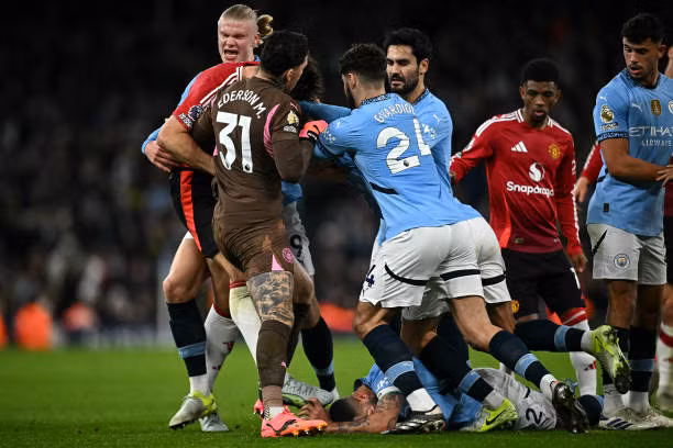 Amad Diallo bùng nổ, MU ngược dòng đánh bại Man City ngay tại Etihad ảnh 17