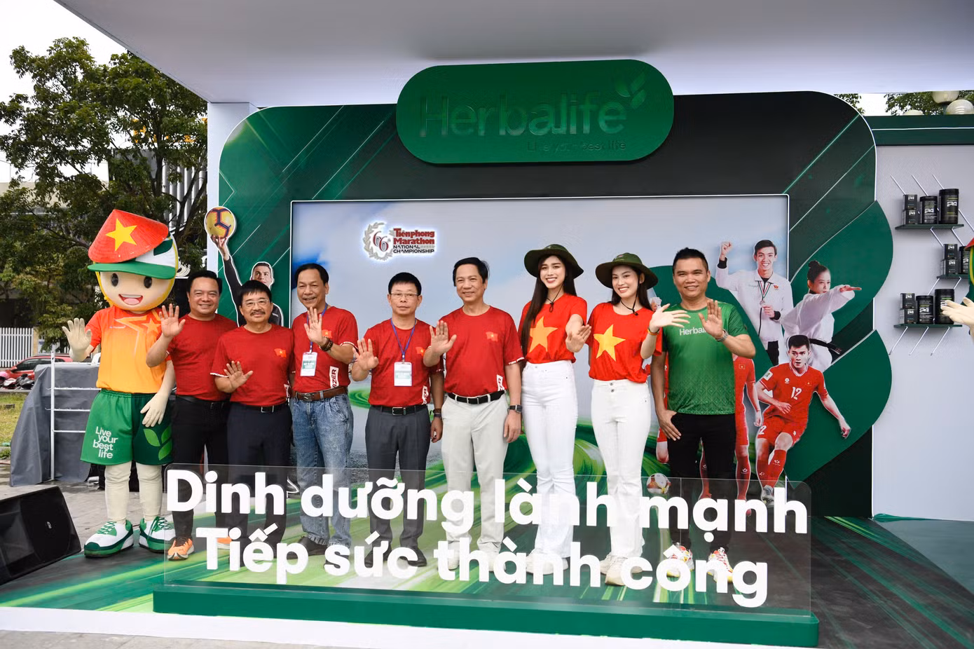 Hòa cùng khí thế sôi động của hơn 7.000 vận động viên trên cả nước, Herbalife hứa hẹn cùng cộng đồng yêu thể thao viết nên “khúc khải hoàn”, lan tỏa thông điệp về sức khỏe, sự bền bỉ và lối sống tích cực mỗi ngày. Hòa cùng khí thế sôi động của hơn 7.000 vận động viên trên cả nước, Herbalife hứa hẹn cùng cộng đồng yêu thể thao viết nên “khúc khải hoàn”, lan tỏa thông điệp về sức khỏe, sự bền bỉ và lối sống tích cực mỗi ngày.