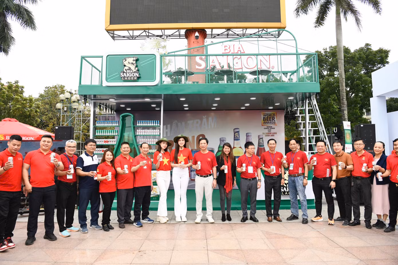 Nhiều năm qua, SABECO luôn nỗ lực chung tay bảo tồn văn hoá, quảng bá nét đẹp đất nước và phát triển du lịch, thúc đẩy kinh tế địa phương nơi doanh nghiệp hoạt động sản xuất và kinh doanh. Nhiều năm qua, SABECO luôn nỗ lực chung tay bảo tồn văn hoá, quảng bá nét đẹp đất nước và phát triển du lịch, thúc đẩy kinh tế địa phương nơi doanh nghiệp hoạt động sản xuất và kinh doanh.