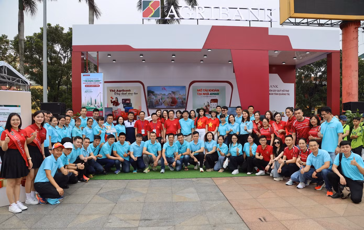 Đồng hành cùng Tiền Phong Marathon, Agribank luôn mang đến hình ảnh năng động, cháy hết mình vì nhiệt huyết, đam mê, góp phần đẩy mạnh phong trào rèn luyện thể dục thể thao, đưa khẩu hiệu “Khỏe thể chất - Mạnh tinh thần” ngày càng phát triển mạnh mẽ hơn trên toàn hệ thống. Đồng hành cùng Tiền Phong Marathon, Agribank luôn mang đến hình ảnh năng động, cháy hết mình vì nhiệt huyết, đam mê, góp phần đẩy mạnh phong trào rèn luyện thể dục thể thao, đưa khẩu hiệu “Khỏe thể chất - Mạnh tinh thần” ngày càng phát triển mạnh mẽ hơn trên toàn hệ thống.