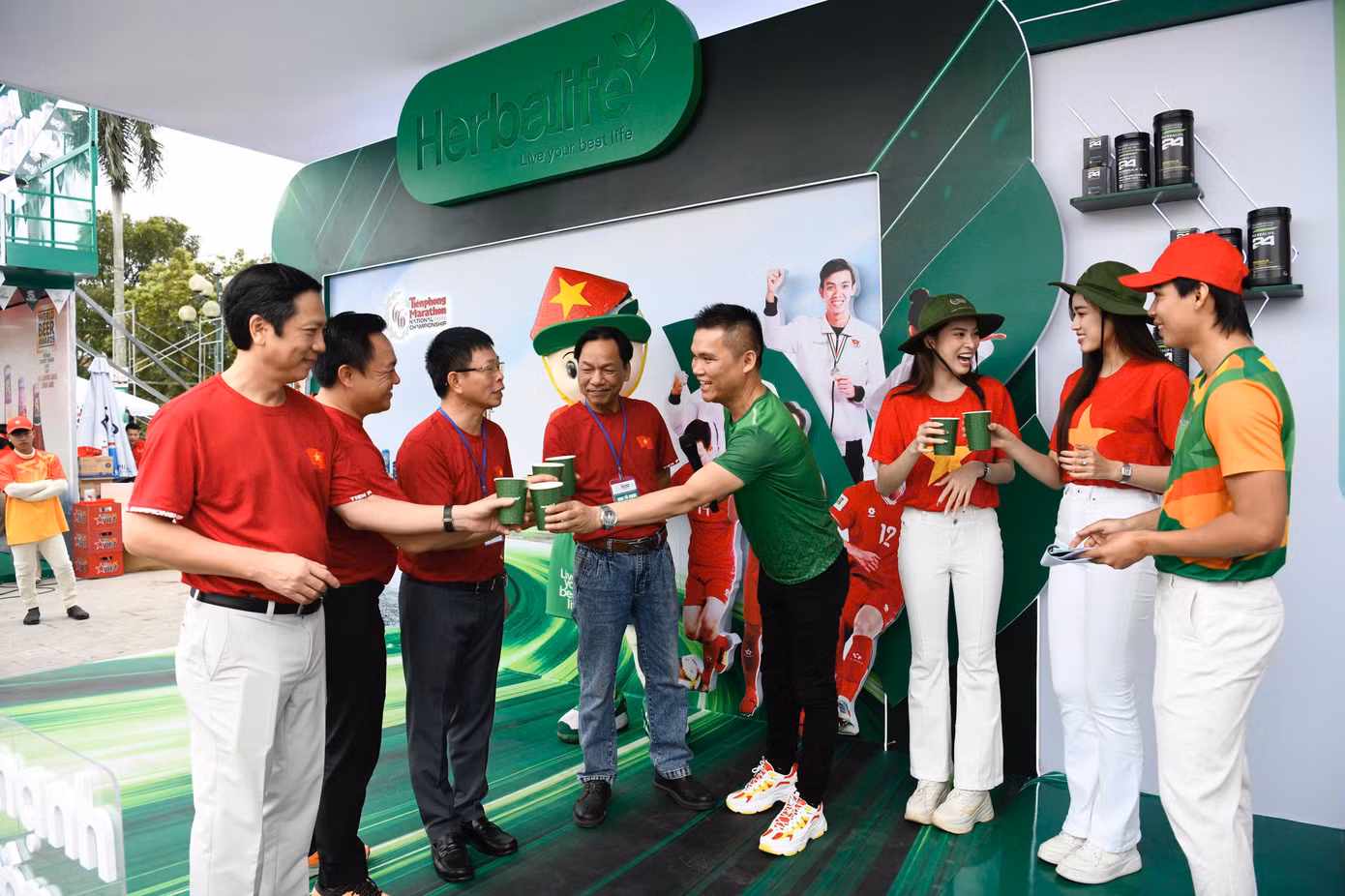 Với sự chuẩn bị toàn diện từ Herbalife, đặc biệt là dòng sản phẩm Herbalife24, các vận động viên có thể tự bước vào đường chạy với tinh thần thép, thể lực bền bỉ và nền tảng dinh dưỡng lành mạnh. Với sự chuẩn bị toàn diện từ Herbalife, đặc biệt là dòng sản phẩm Herbalife24, các vận động viên có thể tự bước vào đường chạy với tinh thần thép, thể lực bền bỉ và nền tảng dinh dưỡng lành mạnh.