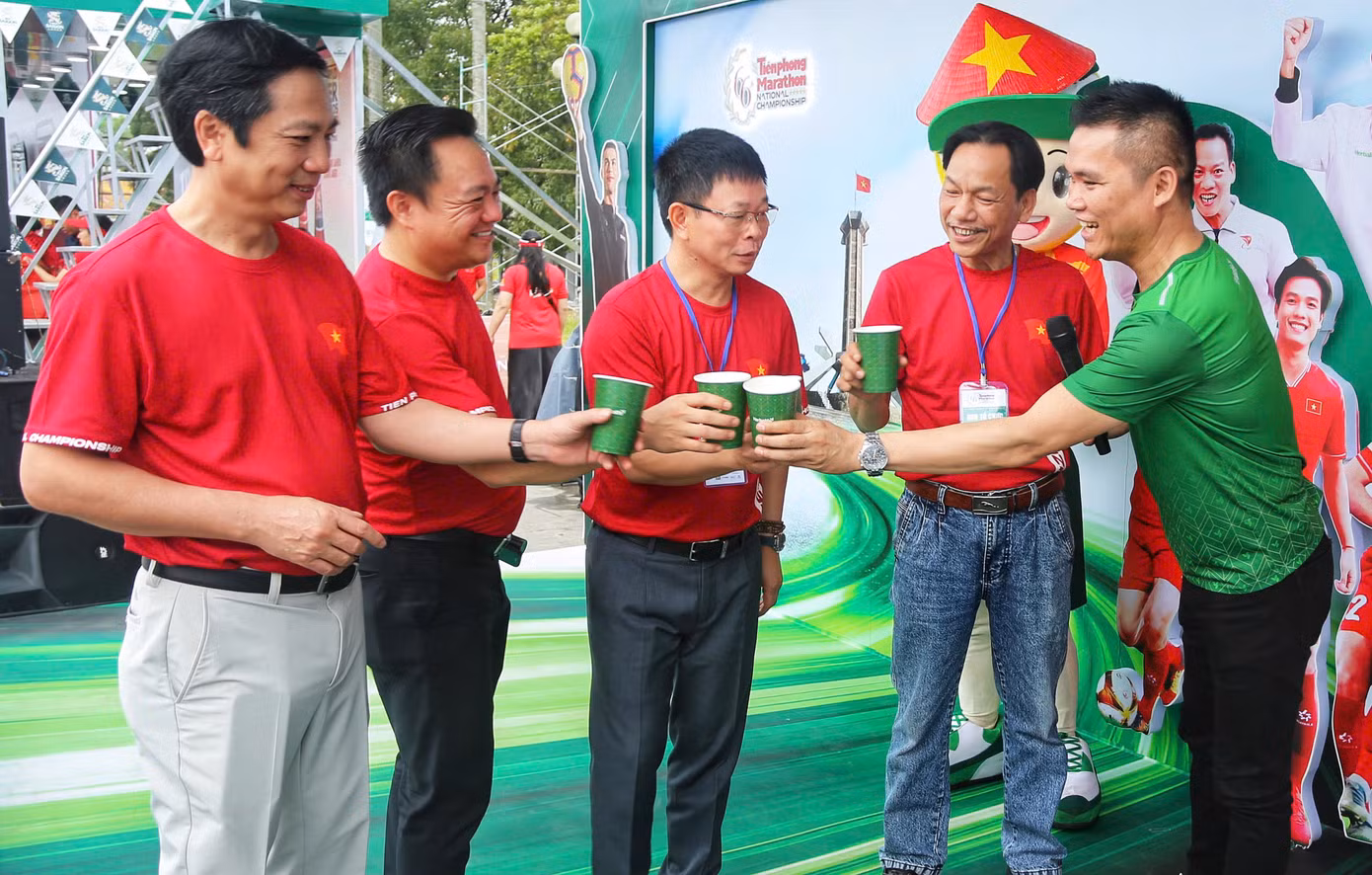 Với sự chuẩn bị toàn diện từ Herbalife, đặc biệt là dòng sản phẩm Herbalife24, các vận động viên có thể tự bước vào đường chạy với tinh thần thép, thể lực bền bỉ và nền tảng dinh dưỡng lành mạnh. Với sự chuẩn bị toàn diện từ Herbalife, đặc biệt là dòng sản phẩm Herbalife24, các vận động viên có thể tự bước vào đường chạy với tinh thần thép, thể lực bền bỉ và nền tảng dinh dưỡng lành mạnh.