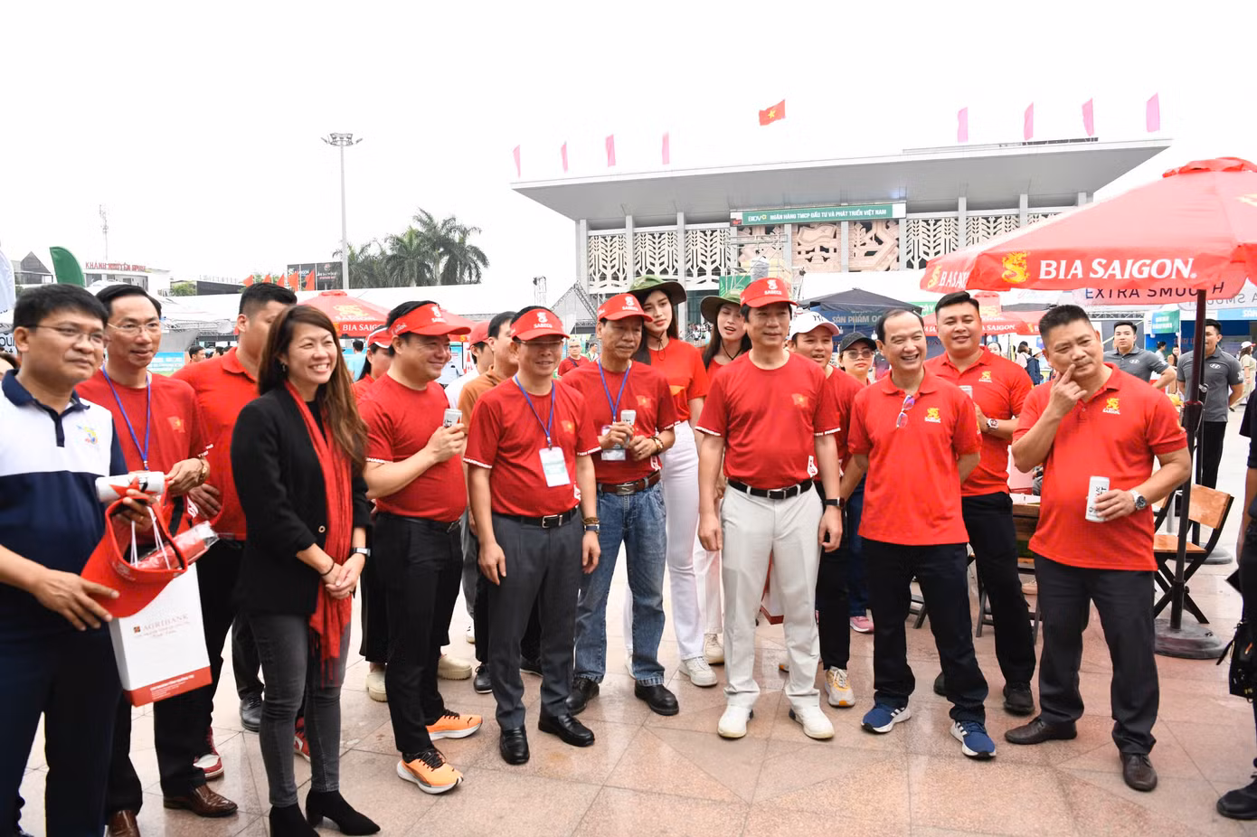 Năm 2025 là năm thứ 5 liên tiếp SABECO đồng hành cùng Tiền Phong Marathon. Với chiến lược phát triển bền vững, SABECO muốn thông qua giải đấu để chung tay tạo dựng cộng đồng khỏe mạnh và năng động, đồng thời khuyến khích các tài năng thể thao phát triển, nâng cao vị thế của thể thao Việt Nam trên đấu trường quốc tế. Năm 2025 là năm thứ 5 liên tiếp SABECO đồng hành cùng Tiền Phong Marathon. Với chiến lược phát triển bền vững, SABECO muốn thông qua giải đấu để chung tay tạo dựng cộng đồng khỏe mạnh và năng động, đồng thời khuyến khích các tài năng thể thao phát triển, nâng cao vị thế của thể thao Việt Nam trên đấu trường quốc tế.