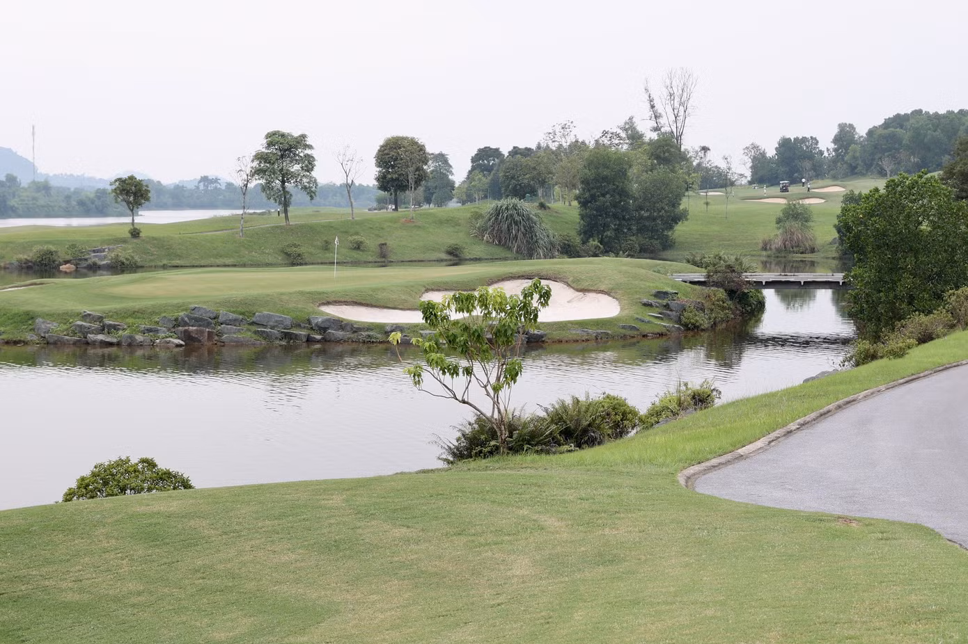 Nhưng cũng chính vì khó chinh phục, các golfer luôn háo hức mỗi mùa Tiền Phong Golf Championship để đưa tên mình vào lịch sử. Nhưng cũng chính vì khó chinh phục, các golfer luôn háo hức mỗi mùa Tiền Phong Golf Championship để đưa tên mình vào lịch sử.