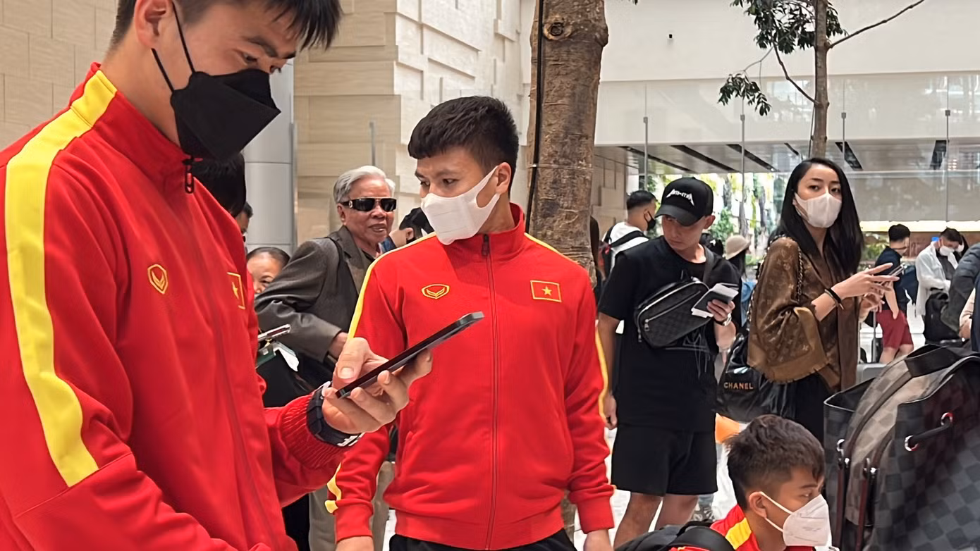 Quang Hải là người hiếm hoi thoát ly khỏi điện thoại.