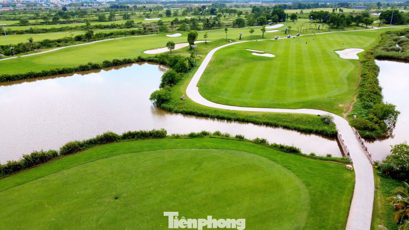 Điều tuyệt vời nhất là tình trạng mặt cỏ tuyệt hảo của Vinpearl Golf Hải Phòng, kết hợp với khung cảnh nên thơ và thời tiết dịu mát.