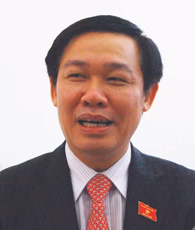 "Vấn đề này sẽ phải làm rõ, minh bạch về hiệu quả sản xuất kinh doanh của các doanh nghiệp đầu mối nhập khẩu xăng, dầu, trong đó đặc biệt là Petrolimex, đơn vị chiếm 60% thị phần." - Bộ trưởng Tài chính Vương Đình Huệ.