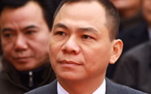  Phần lớn, ông chỉ lặng lẽ theo dõi buổi lễ từ hàng ghế đầu