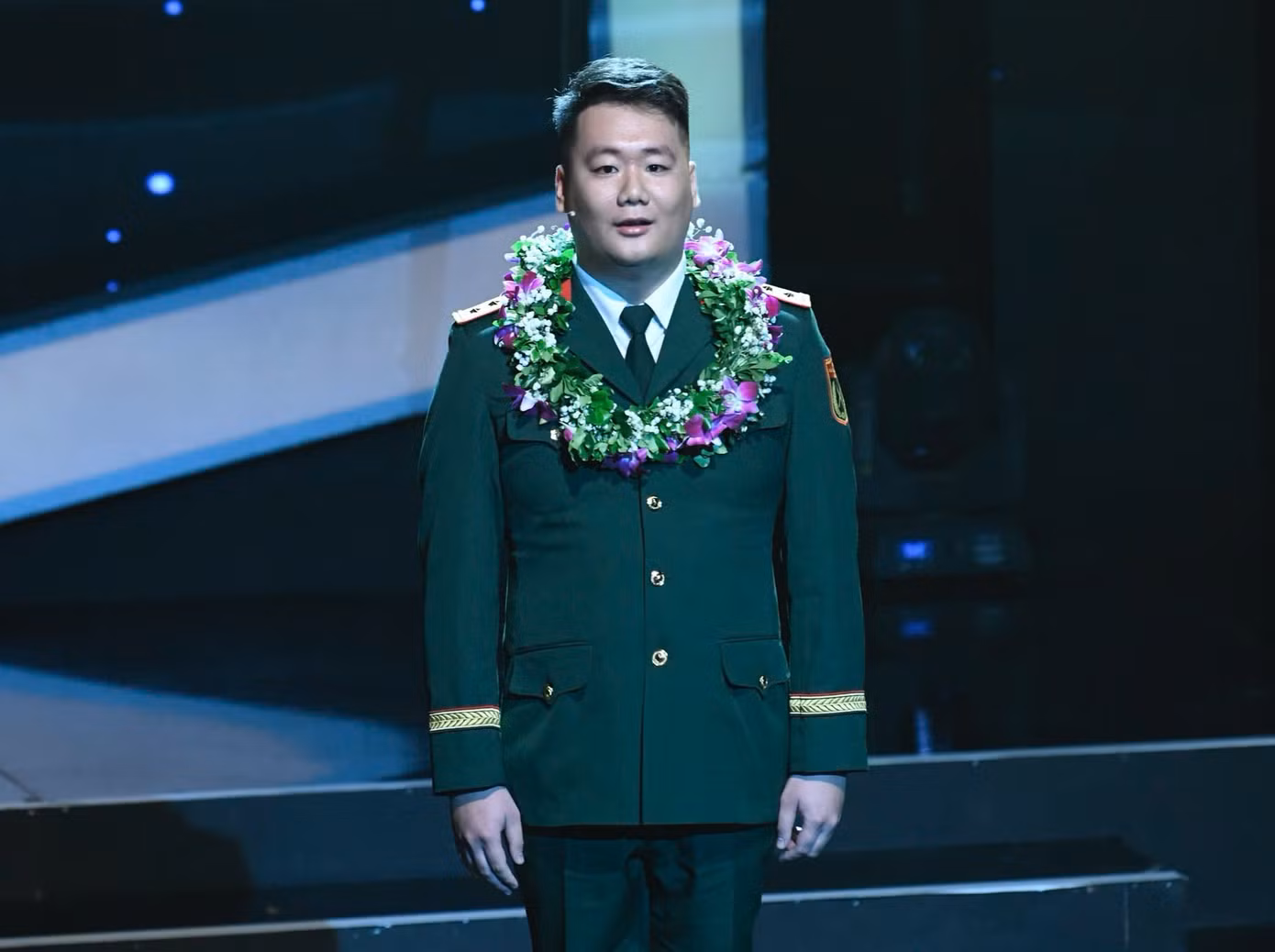 TS. Phạm Huy Hiệu (trái) và anh Hoàng Khắc Hiếu (phải).