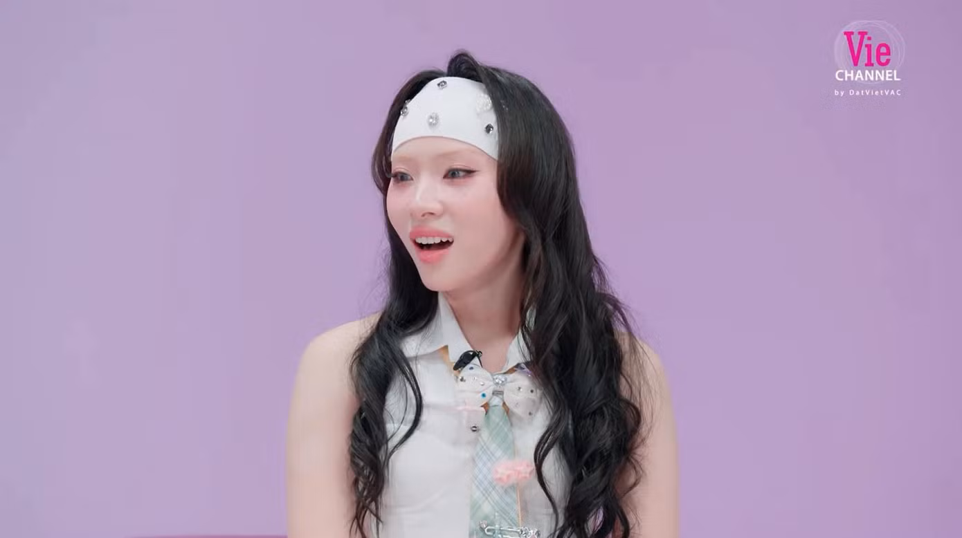 Từ một thí sinh từng bị nhận xét là ít nói và bị đánh giá hơi “chìm” trong tập thể, Mỹ Mỹ gây ấn tượng hơn khi buộc phải “kích hoạt chế độ đội trưởng”. Từ một thí sinh từng bị nhận xét là ít nói và bị đánh giá hơi “chìm” trong tập thể, Mỹ Mỹ gây ấn tượng hơn khi buộc phải “kích hoạt chế độ đội trưởng”.