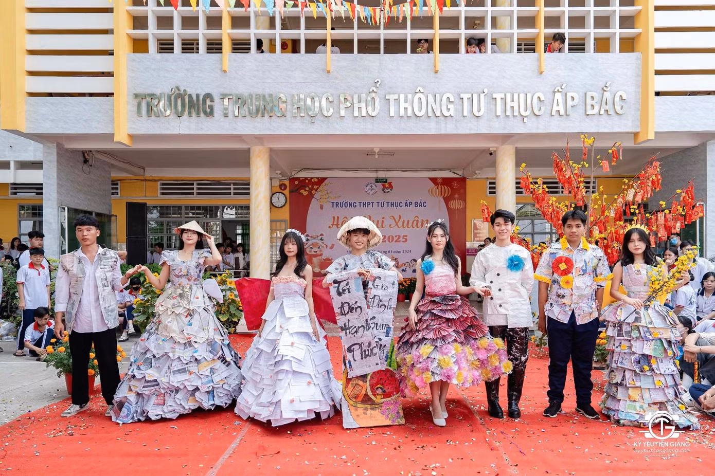 Ảnh: Đoàn Thanh niên trường THPT Tư Thục Ấp Bắc - thành phố Mỹ Tho