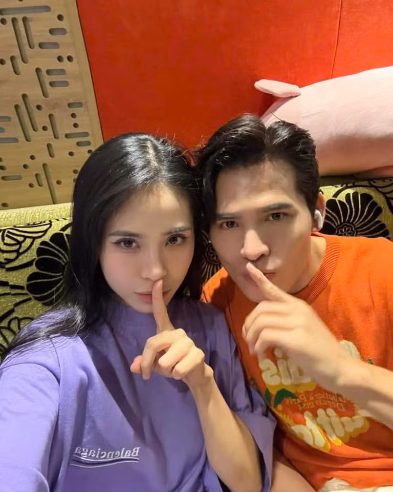 Cô nàng còn thân với "dì Lệ" Quốc Thiên - một trong những "Anh tài mỏ hỗn".