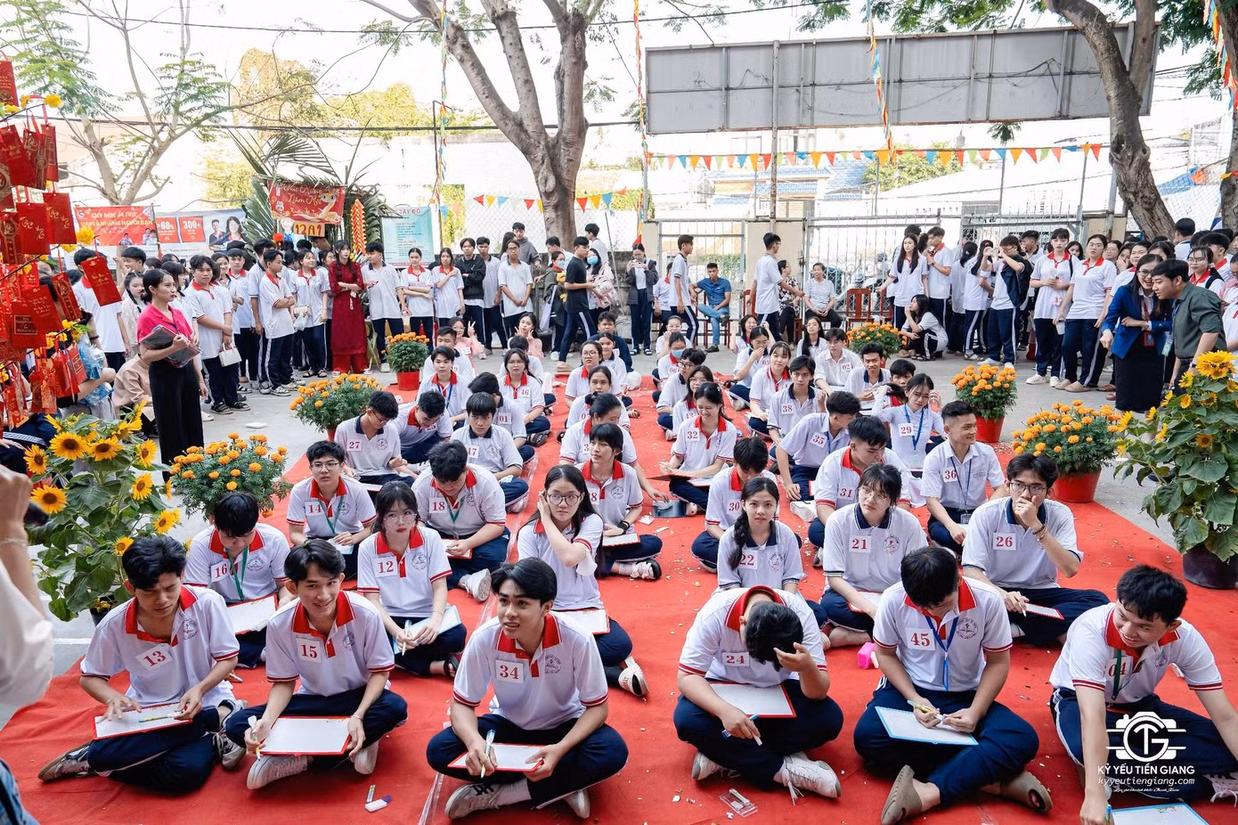 Ảnh: Đoàn Thanh niên trường THPT Tư Thục Ấp Bắc - thành phố Mỹ Tho