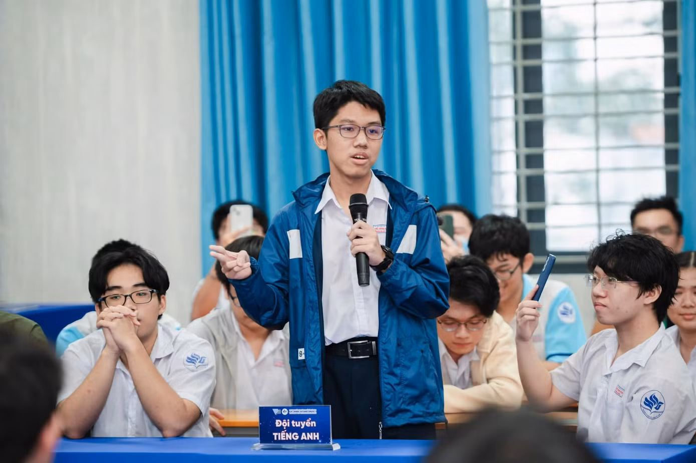 "Tuyệt đối không được bỏ trống câu hỏi nào, đặc biệt là câu hỏi trắc nghiệm vì xác suất chọn “bừa” phương án đúng là 25%, hoặc thậm chí là 50% đối với những câu hỏi TRUE/FALSE" - Gia Bảo lưu ý. Ảnh: NVCC