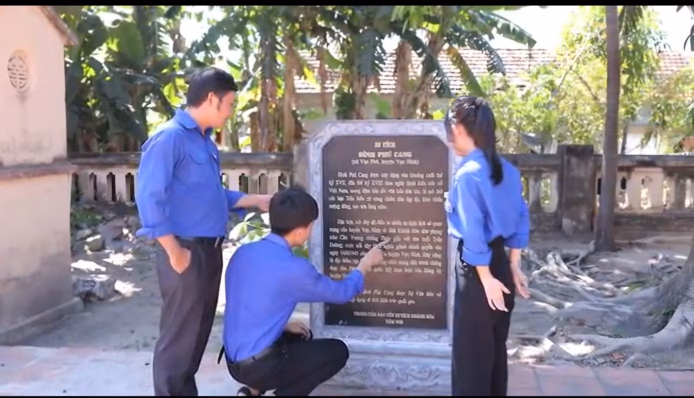 Ảnh: Đoàn trường THPT Lê Hồng Phong - Vạn Ninh