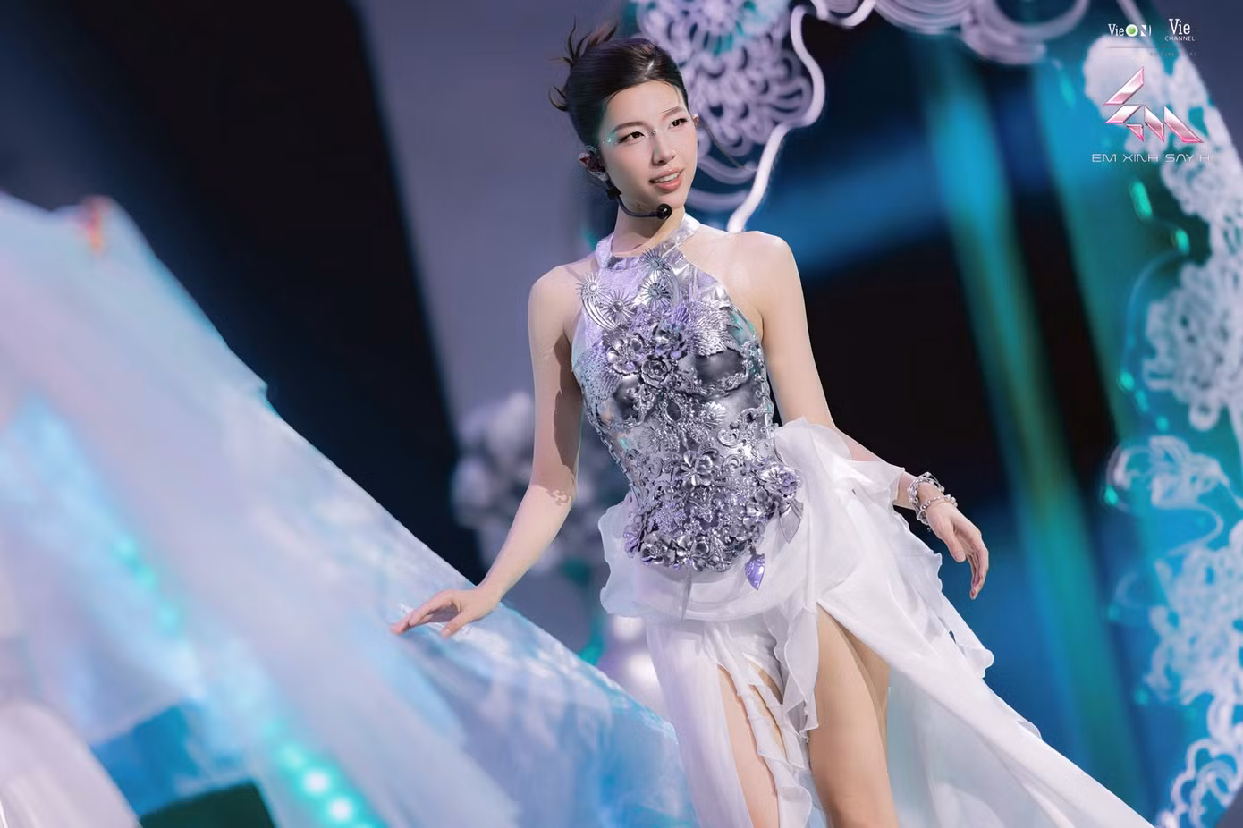 Cùng là “em út” của đội nhưng cả hai lại mang hai màu sắc hoàn toàn khác biệt.