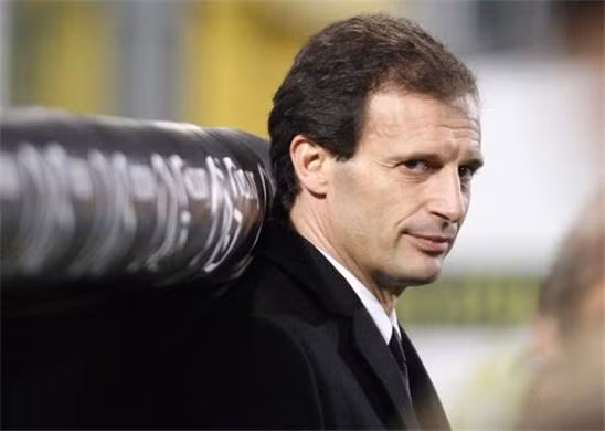 Massimiliano Allegri bị CĐV nhà rao bán với giá... 1 euro