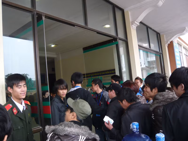 Tại các cổng từ còn có cả lực lượng an ninh Phòng A83 Công an Hà Nội