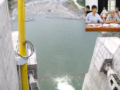 Thủy điện Đăkmi 4 không xả nước sang Vu Gia theo lệnh Phó Thủ tướng vì chưa có quy trình (ảnh lớn). Ông Nguyễn Ngọc Quang (trái) và ông Huỳnh Vạn Thắng (ảnh nhỏ) Ảnh: Nam Cường