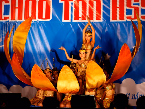 Yểu điệu màn múa 