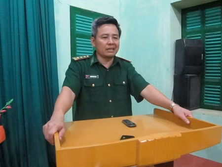 Thượng tá Nguyễn Năng Nhạ, đồn trưởng đồn biên phòng Na Hình kể lại hành trình truy tìm kẻ giết người. Thượng tá Nguyễn Năng Nhạ, đồn trưởng đồn biên phòng Na Hình kể lại hành trình truy tìm kẻ giết người