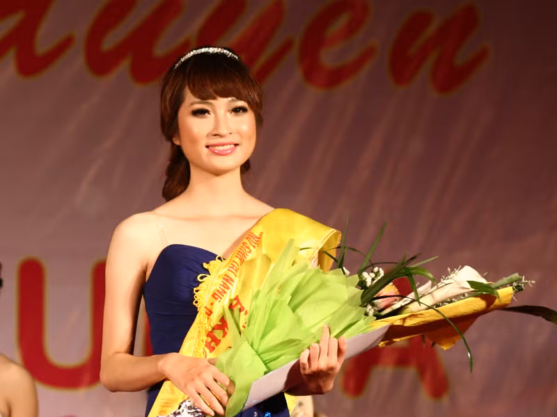 Á khôi 2 Nguyễn Hà Phương 
