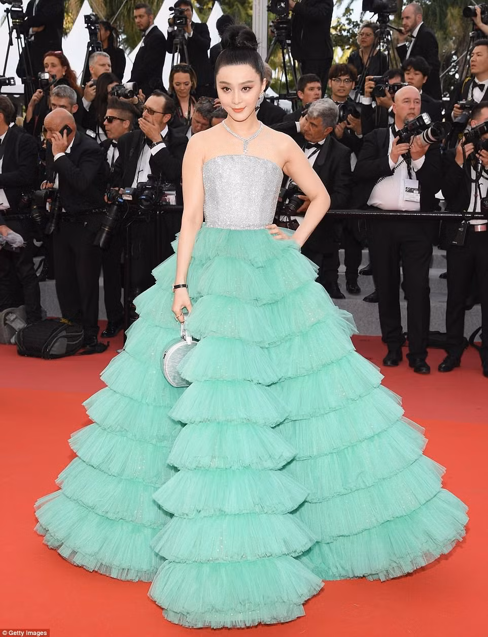 Loạt sao đình đám thế giới khoe sắc trên thảm đỏ Cannes 2018 ảnh 1