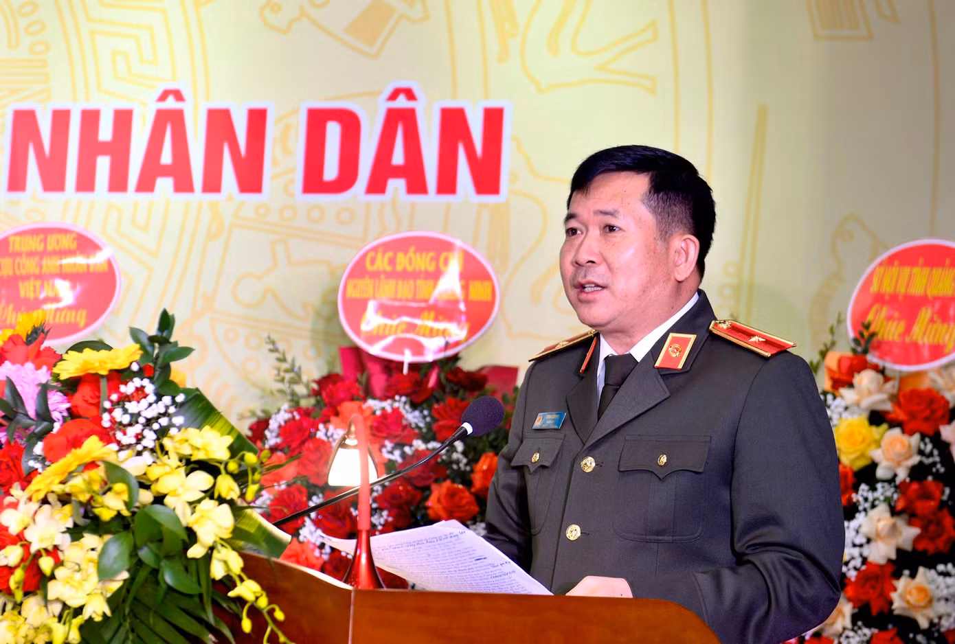 Thiếu tướng Đinh Văn Nơi - Giám đốc Công an tỉnh Quảng Ninh phát biểu tại đại hội.