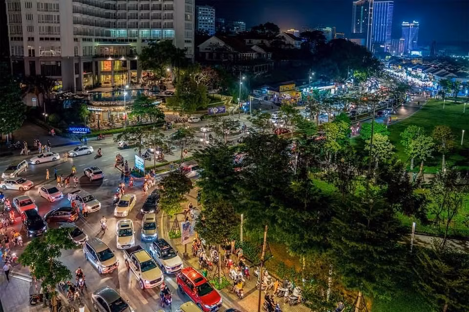 Công tác đảm bảo an ninh trật tự, ATGT đã được các lực lượng chức năng tỉnh Quảng Ninh phối hợp triển khai hiệu quả, nên Chương trình Carnaval Hạ Long 2022 đã diễn ra an toàn tuyệt đối, không có ách tắc giao thông.