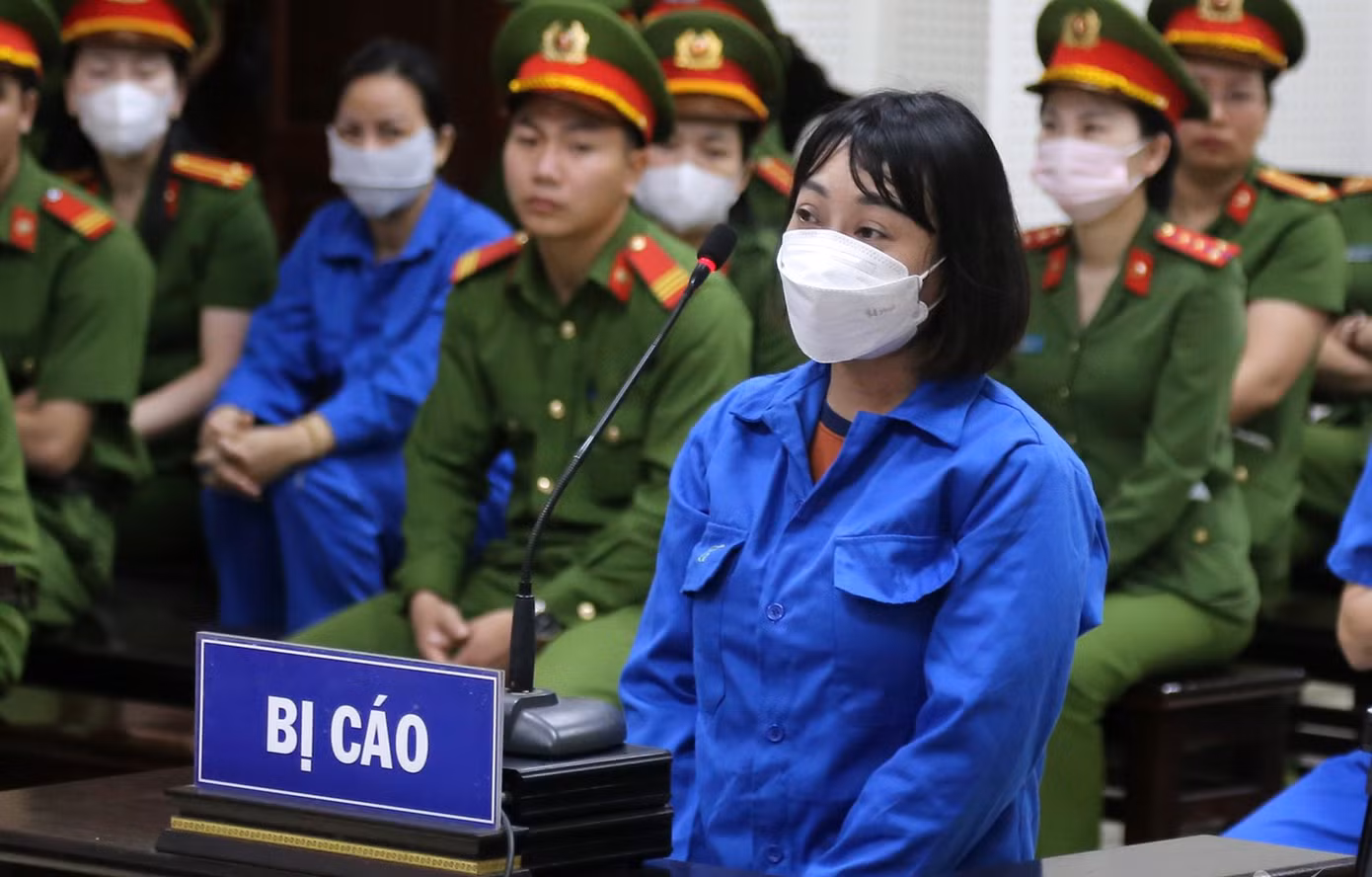Bị cáo Ngọc Anh (vợ của Đước) trình bày vì có con nhỏ, mẹ già nên xin hưởng sự khoan hồng sớm trở về chăm sóc gia đình.