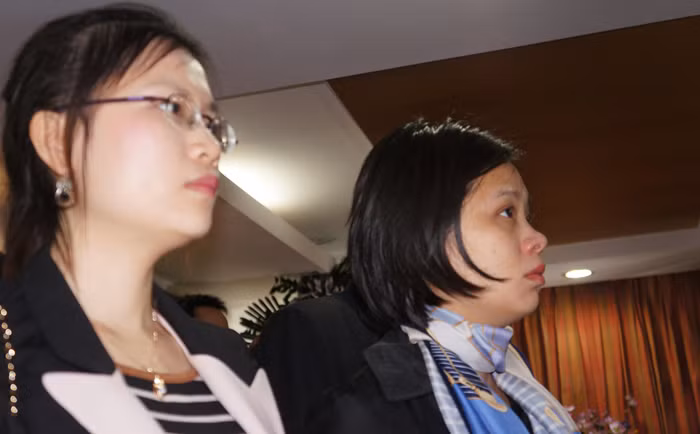 Nước mắt đã rơi khi đến trước bàn thờ Đại tướng. Ảnh: T.Đ